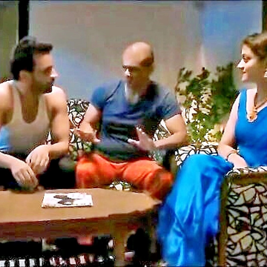 Sensual Kisses And Steamy Scenes In Indian Web Series Ullu Desi Romeo -  XXXBP