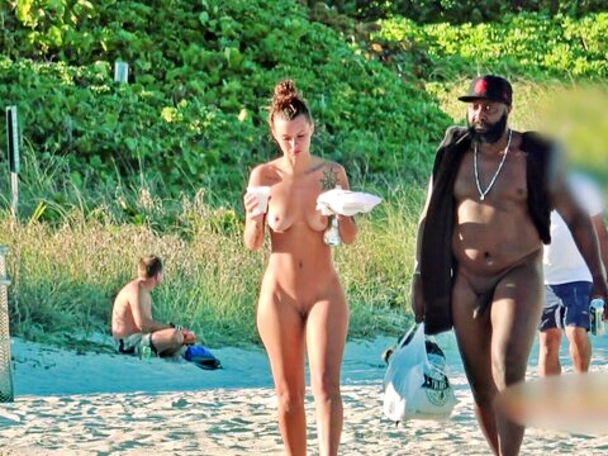 nude beach shaved pussy 