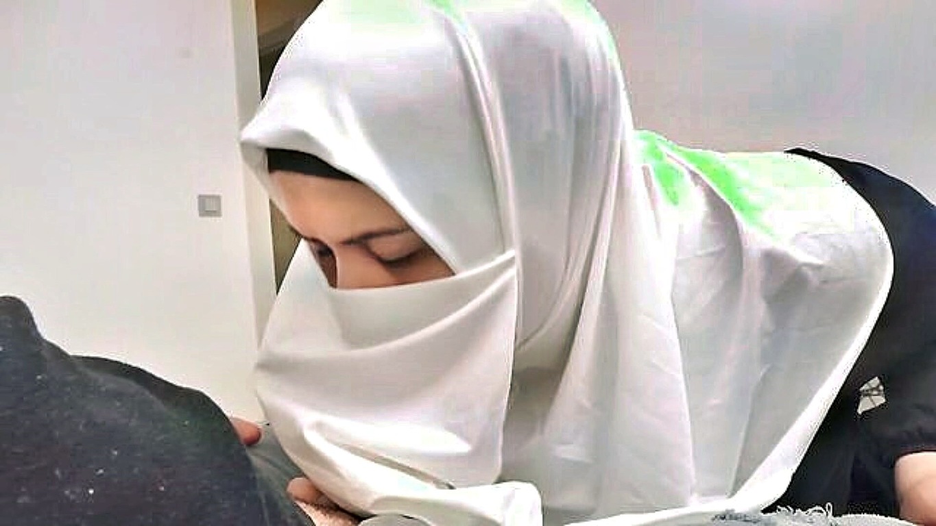 A Muslim Hijab Woman Is Amazed By A Real Dick In The Hospital Waiting Room  - XXXBP
