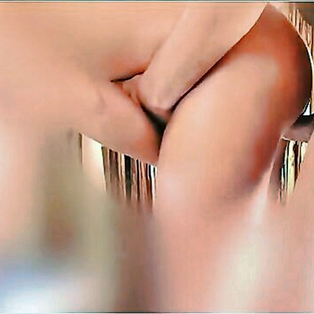 Jenny Scordamaglia bare